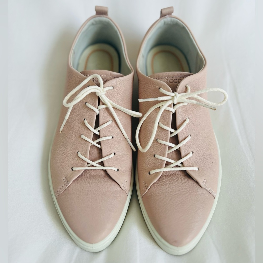 Ecco Pointed Sneaker
